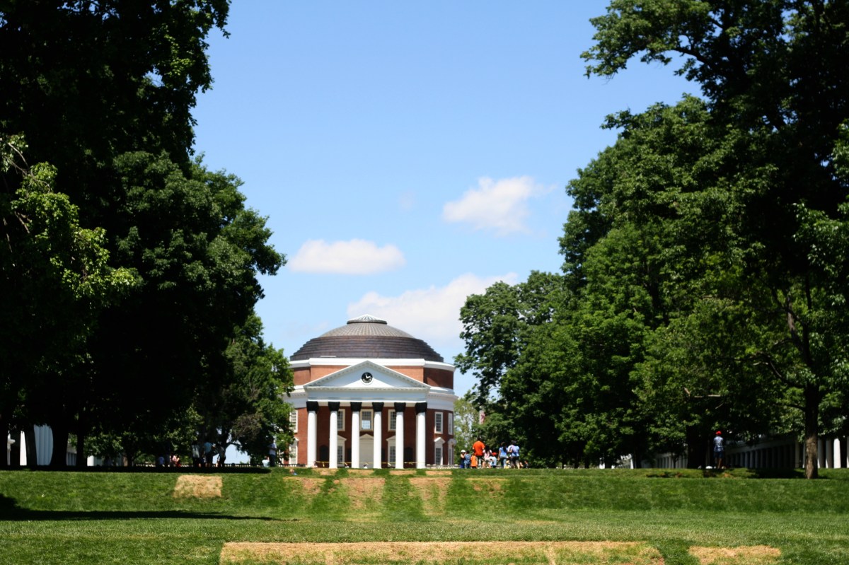rotunda and lawn at uva