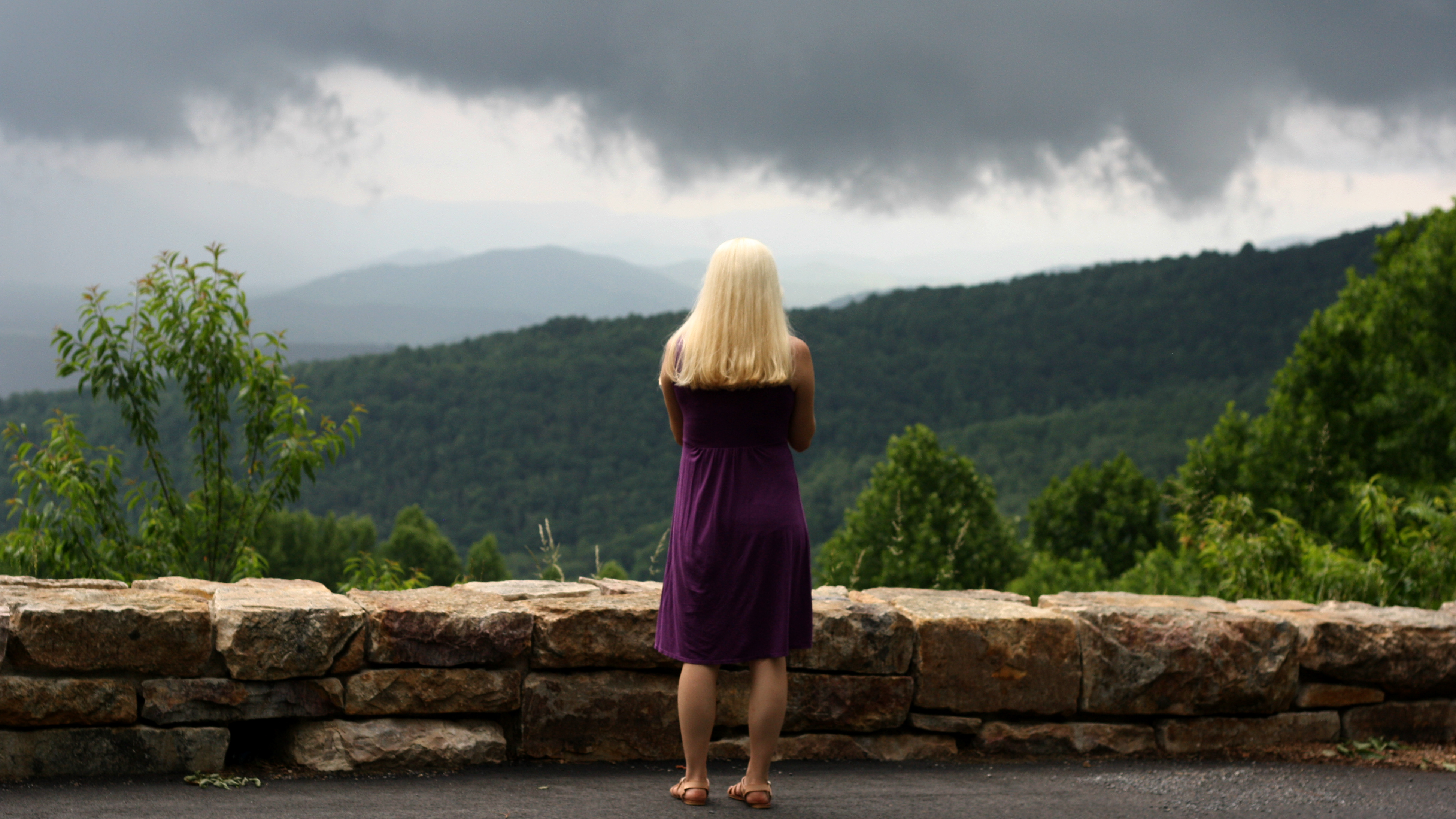 woman at skyline drive outlook