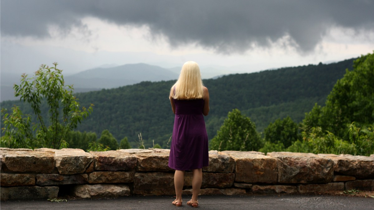 woman at skyline drive outlook